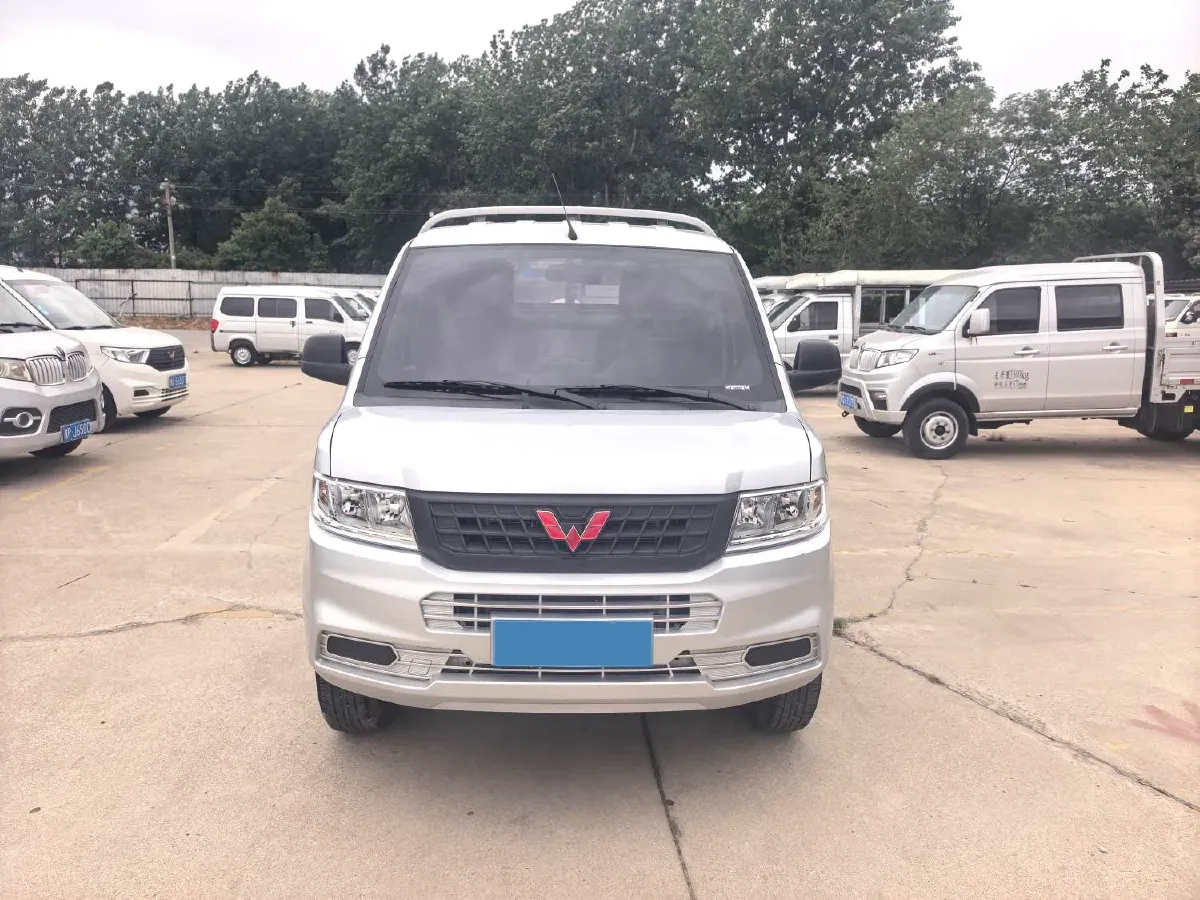 2023 WuLing RongGuang New Truck 1.5L 102HP L4 5MT,autocango,china used car exporter,china ev exporter,chinese used car exporter,chinese used ev exporter