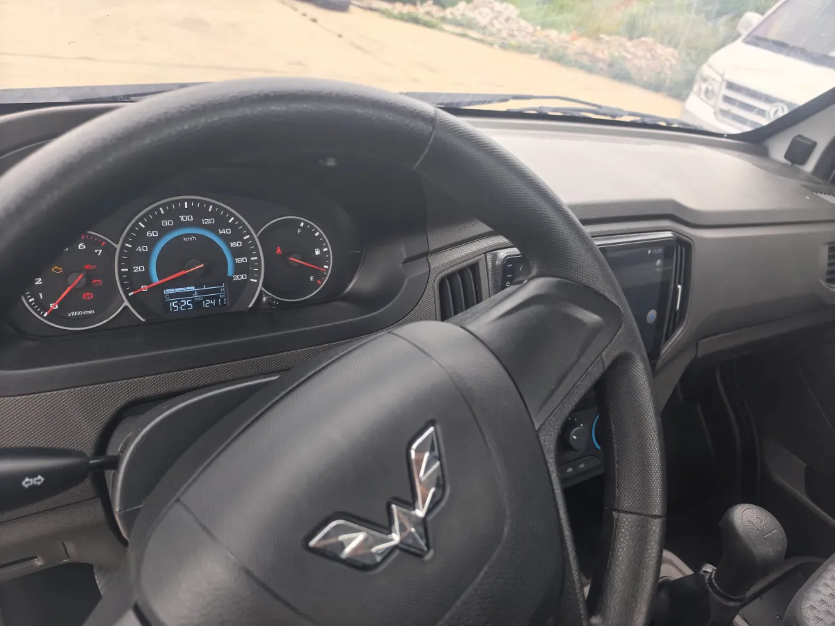 2023 WuLing RongGuang New Truck 1.5L 102HP L4 5MT,autocango,china used car exporter,china ev exporter,chinese used car exporter,chinese used ev exporter