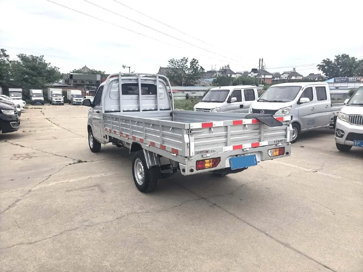 2023 WuLing RongGuang New Truck 1.5L 102HP L4 5MT,autocango,china used car exporter,china ev exporter,chinese used car exporter,chinese used ev exporter