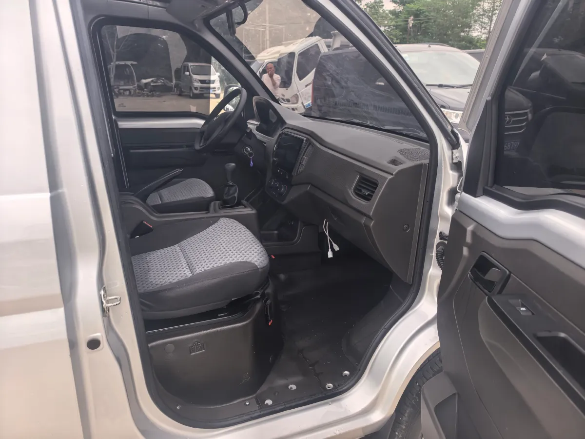 2023 WuLing RongGuang New Truck 1.5L 102HP L4 5MT,autocango,china used car exporter,china ev exporter,chinese used car exporter,chinese used ev exporter