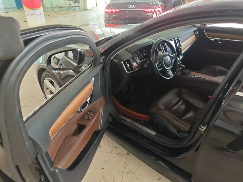 2019 Infiniti Q70 2.0T 211HP L4 7AT,autocango,china used car exporter,china ev exporter,chinese used car exporter,chinese used ev exporter