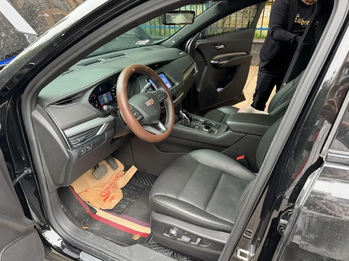 2022 Cadillac XT4 2.0T 237HP L4 9AT,autocango,china used car exporter,china ev exporter,chinese used car exporter,chinese used ev exporter