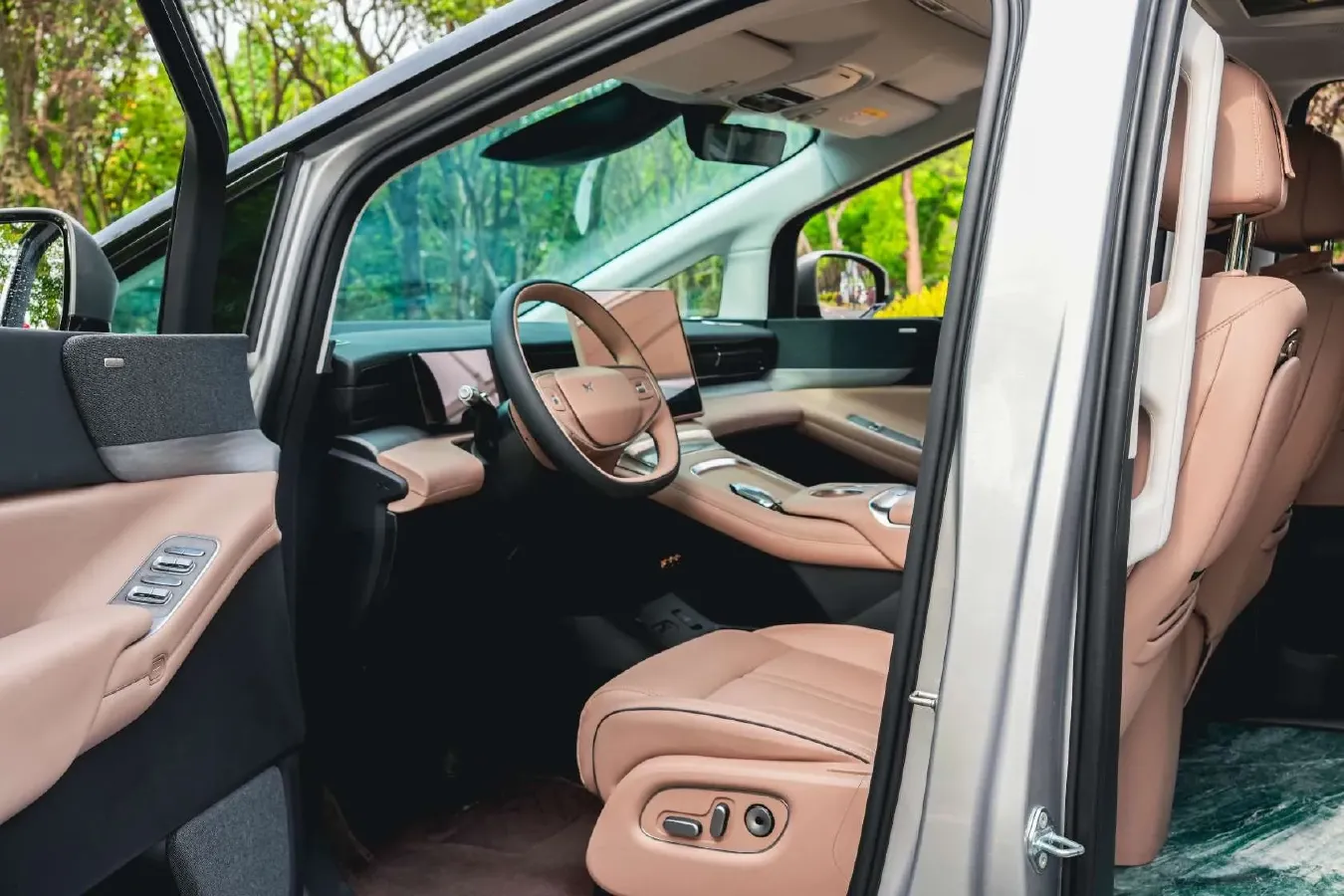 2024 Xpeng X9 BEV 84.5KWH,autocango,china used car exporter,china ev exporter,chinese used car exporter,chinese used ev exporter