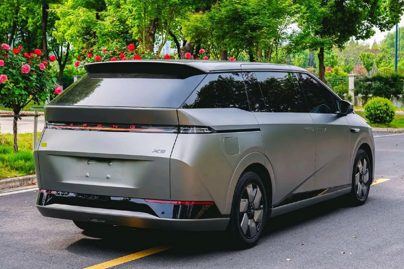 2024 Xpeng X9 BEV 84.5KWH,autocango,china used car exporter,china ev exporter,chinese used car exporter,chinese used ev exporter