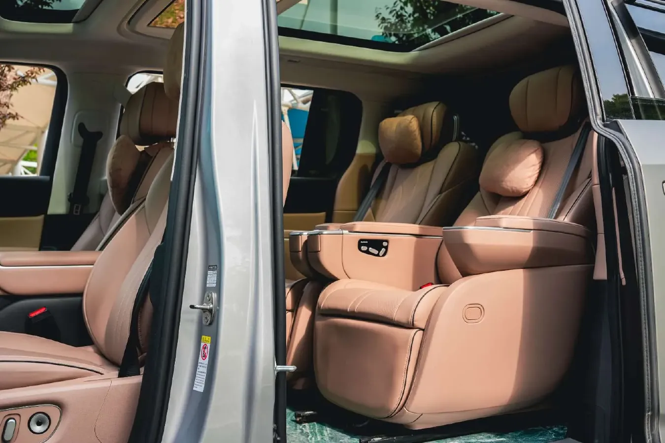 2024 Xpeng X9 BEV 84.5KWH,autocango,china used car exporter,china ev exporter,chinese used car exporter,chinese used ev exporter