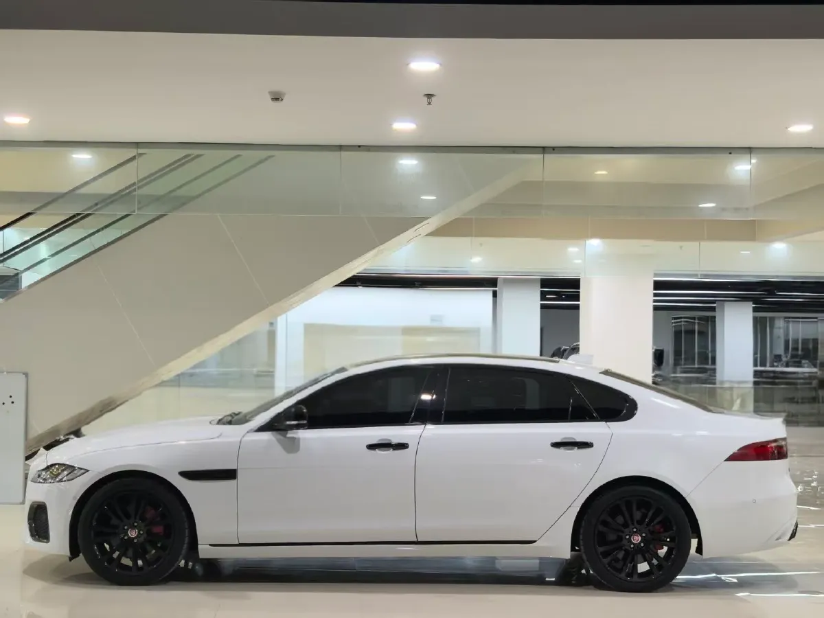 2024 Jaguar XFL 2.0T 250HP L4 8AT,autocango,china used car exporter,china ev exporter,chinese used car exporter,chinese used ev exporter