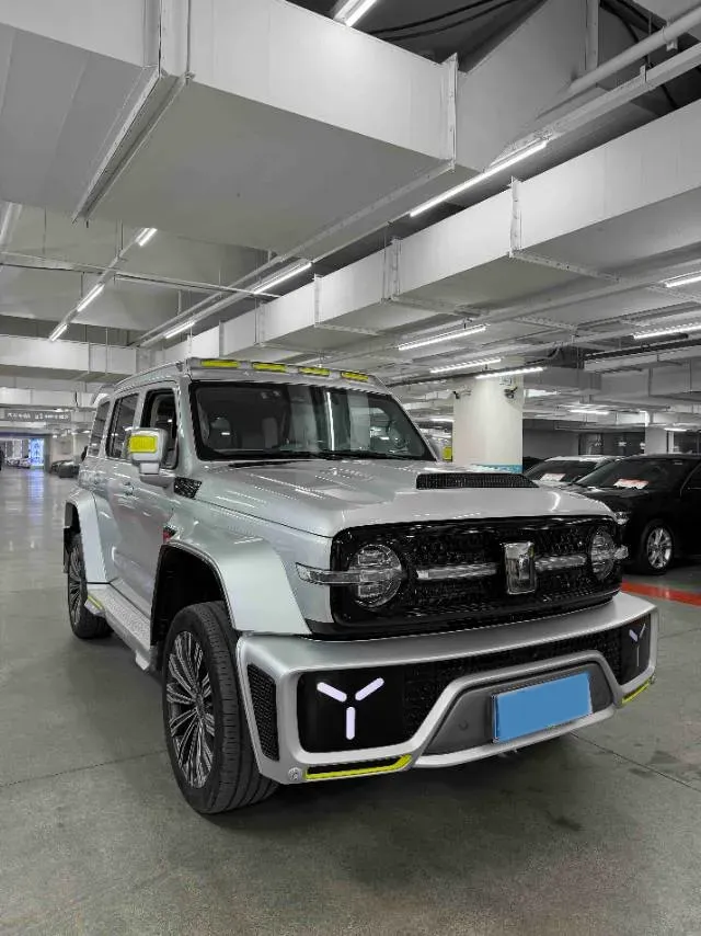 2021 Cyberspace 300 2.0T 227HP L4 8AT,autocango,china used car exporter,china ev exporter,chinese used car exporter,chinese used ev exporter