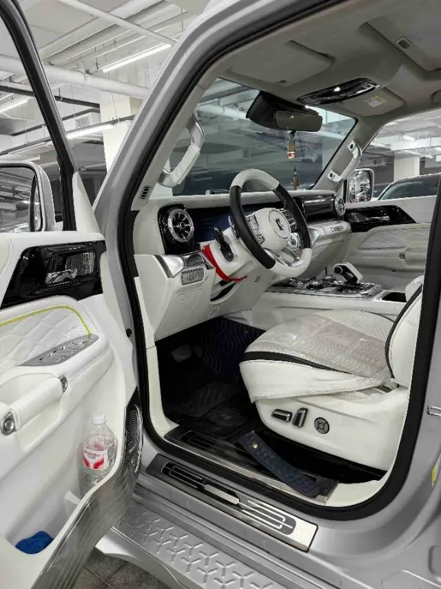 2021 Cyberspace 300 2.0T 227HP L4 8AT,autocango,china used car exporter,china ev exporter,chinese used car exporter,chinese used ev exporter
