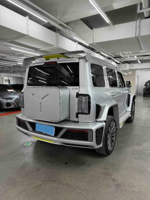2021 Cyberspace 300 2.0T 227HP L4 8AT,autocango,china used car exporter,china ev exporter,chinese used car exporter,chinese used ev exporter
