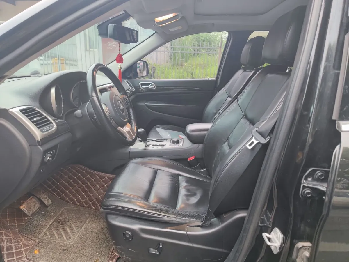2012 Jeep Grand Cherokee 3.6L 286HP V6 5AT,autocango,china used car exporter,china ev exporter,chinese used car exporter,chinese used ev exporter