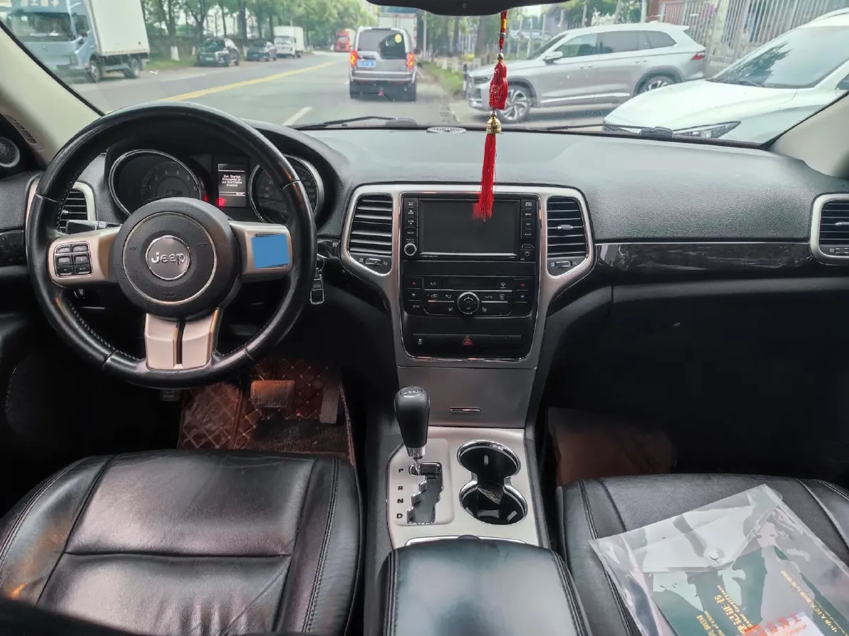 2012 Jeep Grand Cherokee 3.6L 286HP V6 5AT,autocango,china used car exporter,china ev exporter,chinese used car exporter,chinese used ev exporter