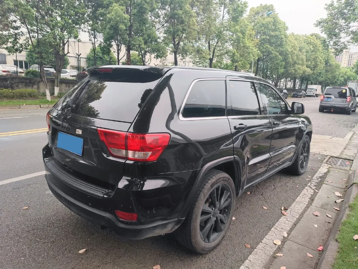 2012 Jeep Grand Cherokee 3.6L 286HP V6 5AT,autocango,china used car exporter,china ev exporter,chinese used car exporter,chinese used ev exporter