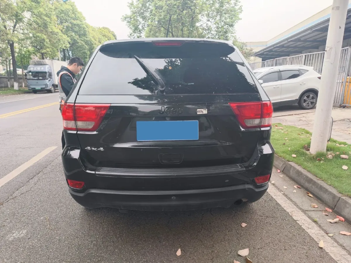 2012 Jeep Grand Cherokee 3.6L 286HP V6 5AT,autocango,china used car exporter,china ev exporter,chinese used car exporter,chinese used ev exporter