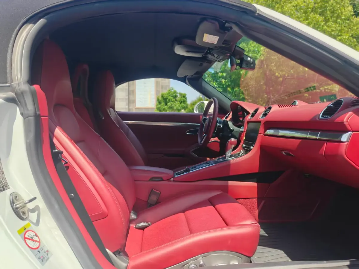 2022 Porsche 718 2.0T 250HP H4 7DCT,autocango,china used car exporter,china ev exporter,chinese used car exporter,chinese used ev exporter