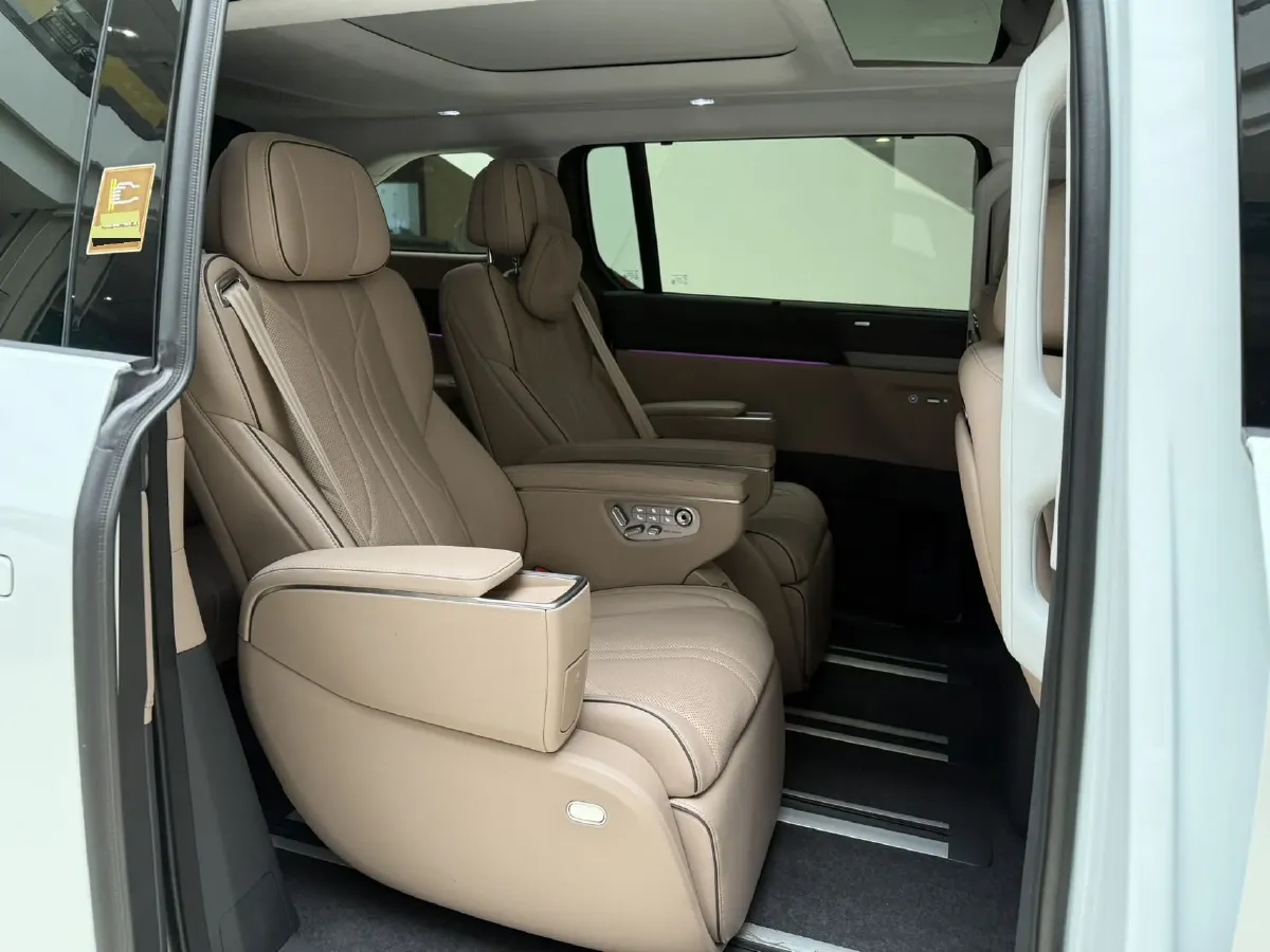 2025 Xpeng X9 BEV,autocango,china used car exporter,china ev exporter,chinese used car exporter,chinese used ev exporter