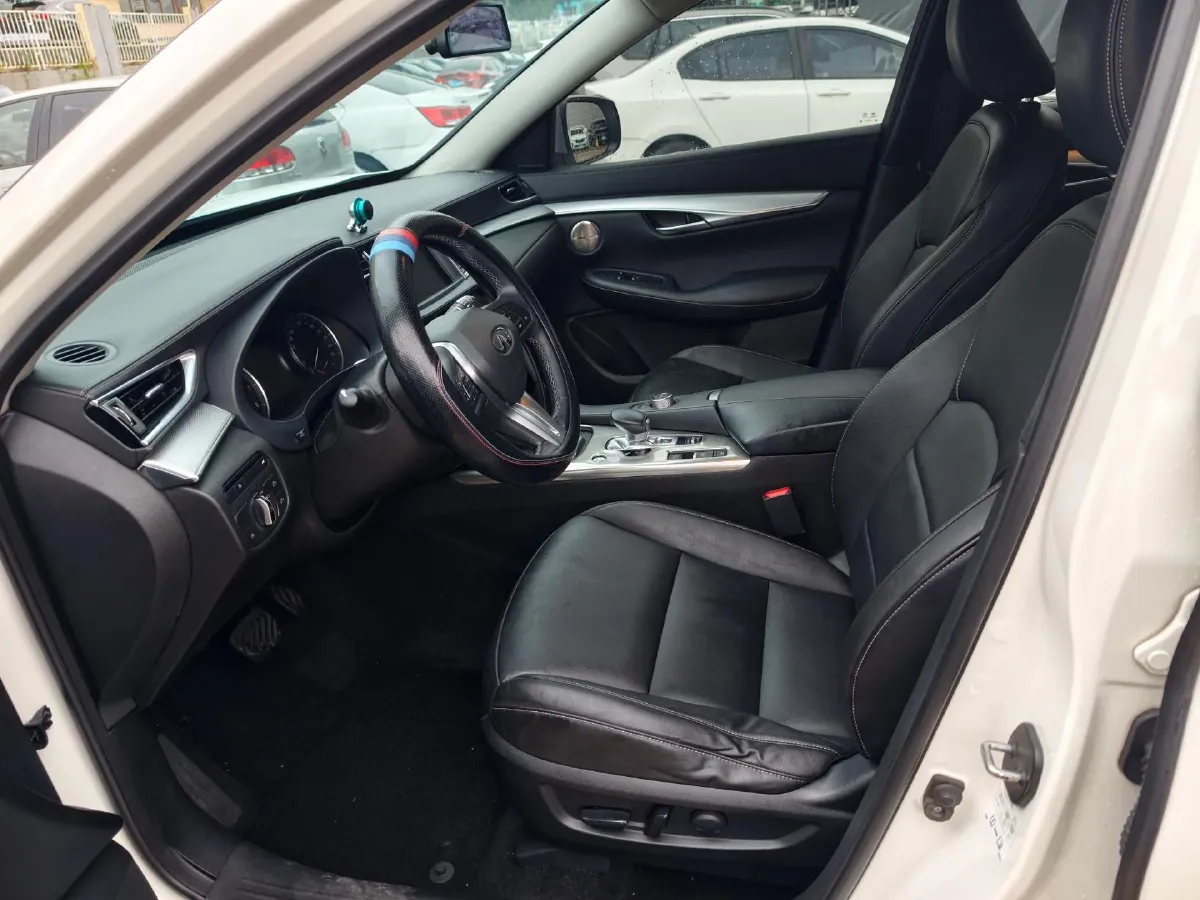 2018 Infiniti QX30 2.0T 211HP L4 7DCT,autocango,china used car exporter,china ev exporter,chinese used car exporter,chinese used ev exporter