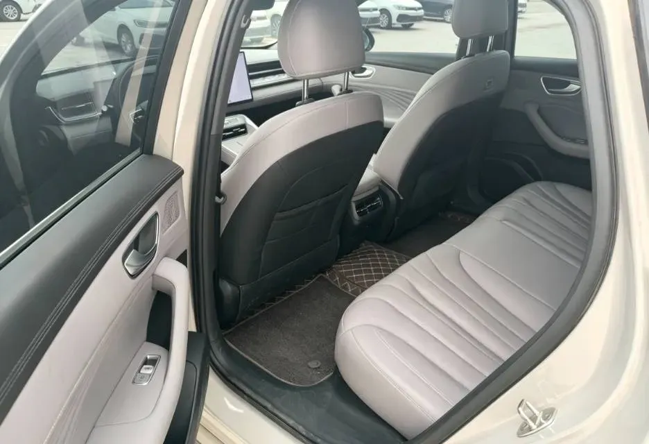 2025 Roewe M7 DMH 1.5L 112HP L4 1DHT PHEV,autocango,china used car exporter,china ev exporter,chinese used car exporter,chinese used ev exporter