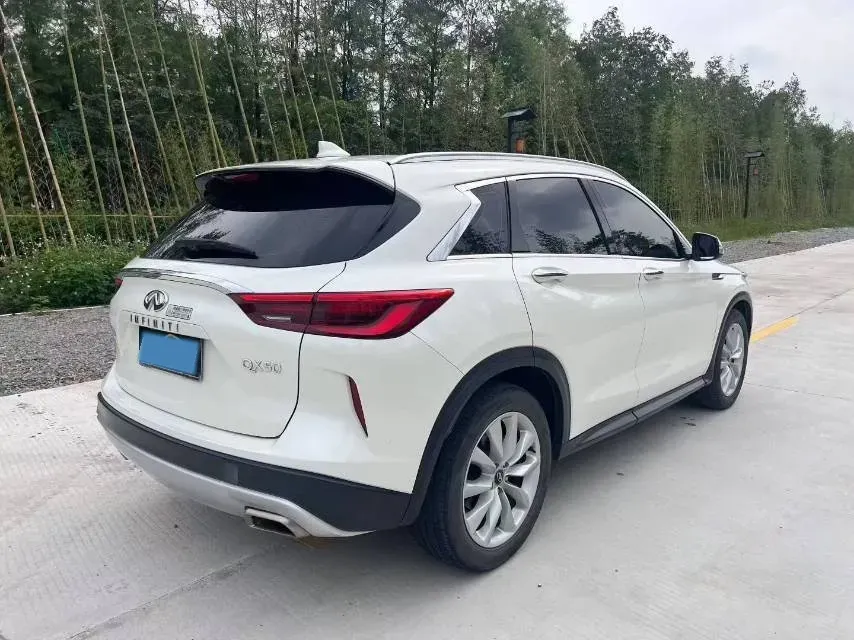2018 Infiniti QX30 2.0T 211HP L4 7DCT,autocango,china used car exporter,china ev exporter,chinese used car exporter,chinese used ev exporter