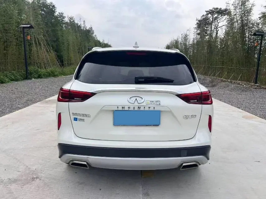 2018 Infiniti QX30 2.0T 211HP L4 7DCT,autocango,china used car exporter,china ev exporter,chinese used car exporter,chinese used ev exporter