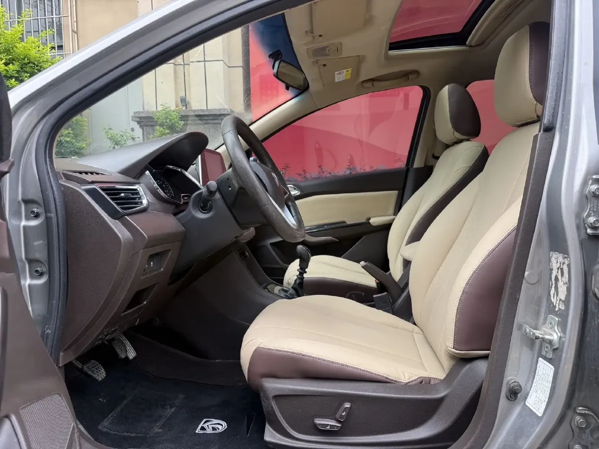 2017 BaoJun 310W 1.5L 112HP L4 6MT,autocango,china used car exporter,china ev exporter,chinese used car exporter,chinese used ev exporter