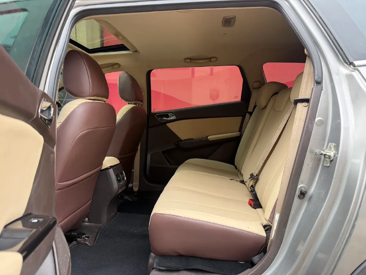 2017 BaoJun 310W 1.5L 112HP L4 6MT,autocango,china used car exporter,china ev exporter,chinese used car exporter,chinese used ev exporter