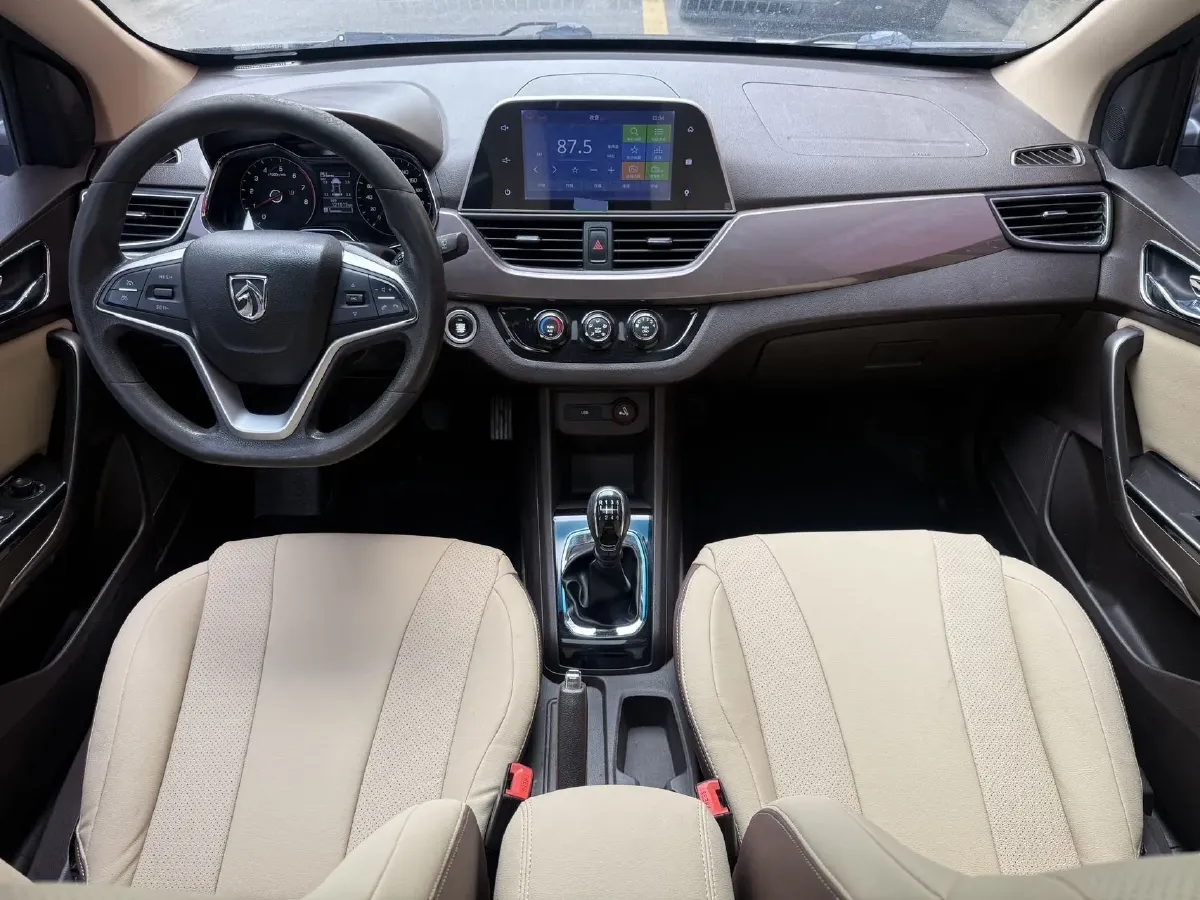 2017 BaoJun 310W 1.5L 112HP L4 6MT,autocango,china used car exporter,china ev exporter,chinese used car exporter,chinese used ev exporter