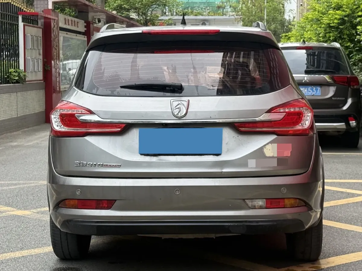 2017 BaoJun 310W 1.5L 112HP L4 6MT,autocango,china used car exporter,china ev exporter,chinese used car exporter,chinese used ev exporter