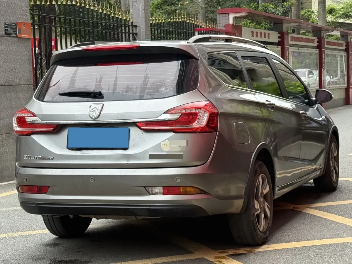 2017 BaoJun 310W 1.5L 112HP L4 6MT,autocango,china used car exporter,china ev exporter,chinese used car exporter,chinese used ev exporter