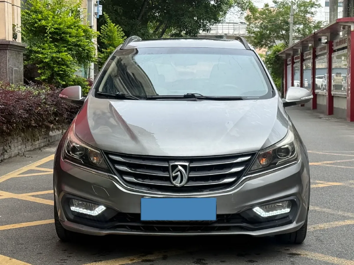 2017 BaoJun 310W 1.5L 112HP L4 6MT,autocango,china used car exporter,china ev exporter,chinese used car exporter,chinese used ev exporter