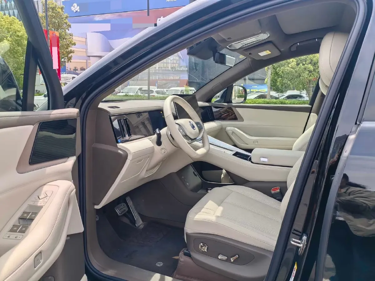 2025 Denza DenzaN8L 2.0T 207HP L4 E-CVT PHEV,autocango,china used car exporter,china ev exporter,chinese used car exporter,chinese used ev exporter