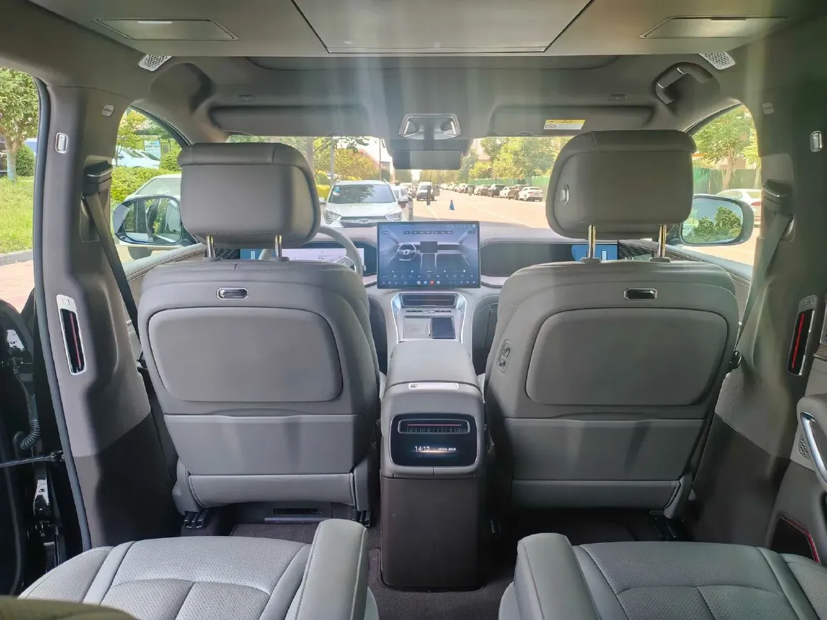 2025 Denza DenzaN9 2.0T 207HP L4 E-CVT PHEV,autocango,china used car exporter,china ev exporter,chinese used car exporter,chinese used ev exporter
