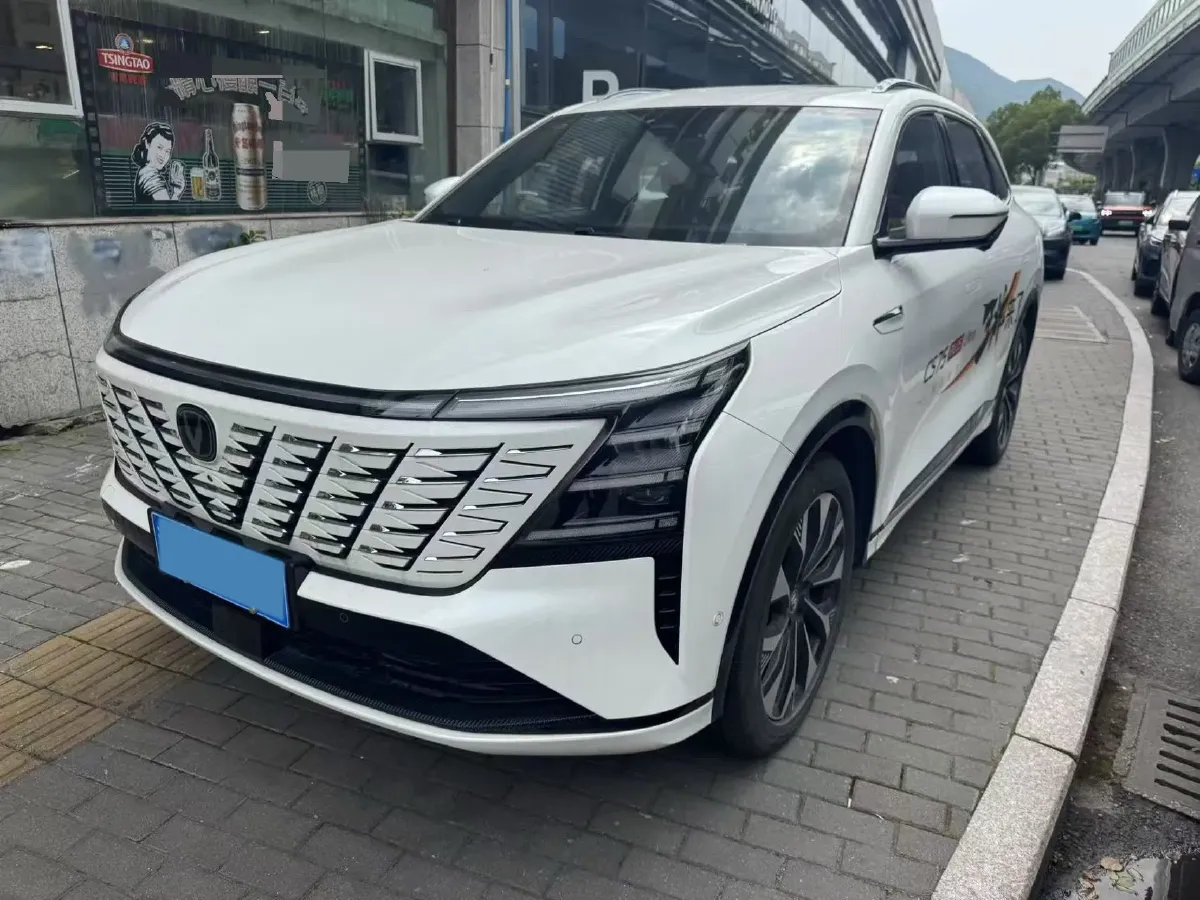 2025 ChangAn CS75 Plus 2.0T 233HP L4 8AT,autocango,china used car exporter,china ev exporter,chinese used car exporter,chinese used ev exporter
