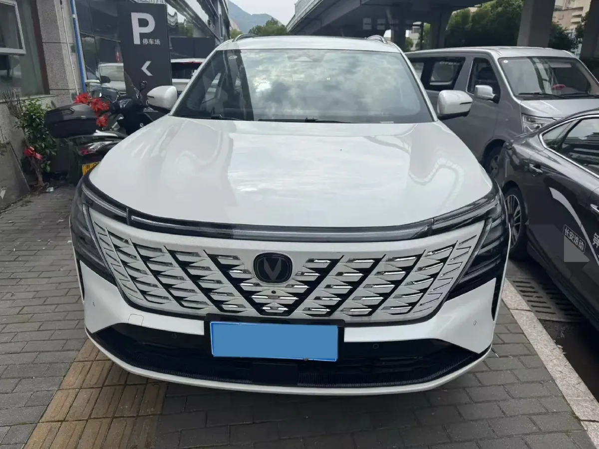 2025 ChangAn CS75 Plus 2.0T 233HP L4 8AT,autocango,china used car exporter,china ev exporter,chinese used car exporter,chinese used ev exporter