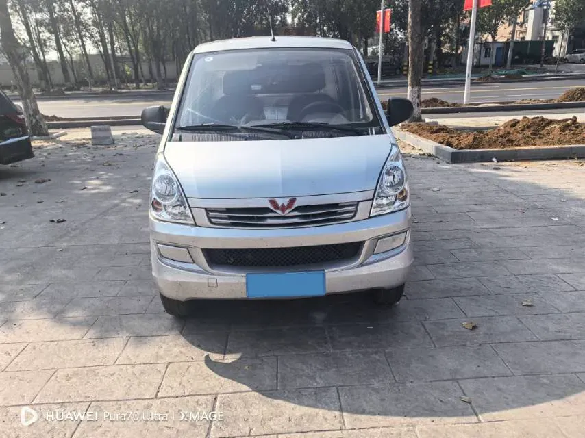 2019 WuLing RongGuang 1.2L 82HP L4 5MT,autocango,china used car exporter,china ev exporter,chinese used car exporter,chinese used ev exporter