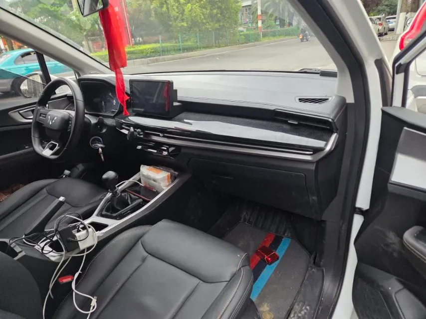 2022 WuLing JiaChen 1.5L 99HP L4 6MT,autocango,china used car exporter,china ev exporter,chinese used car exporter,chinese used ev exporter