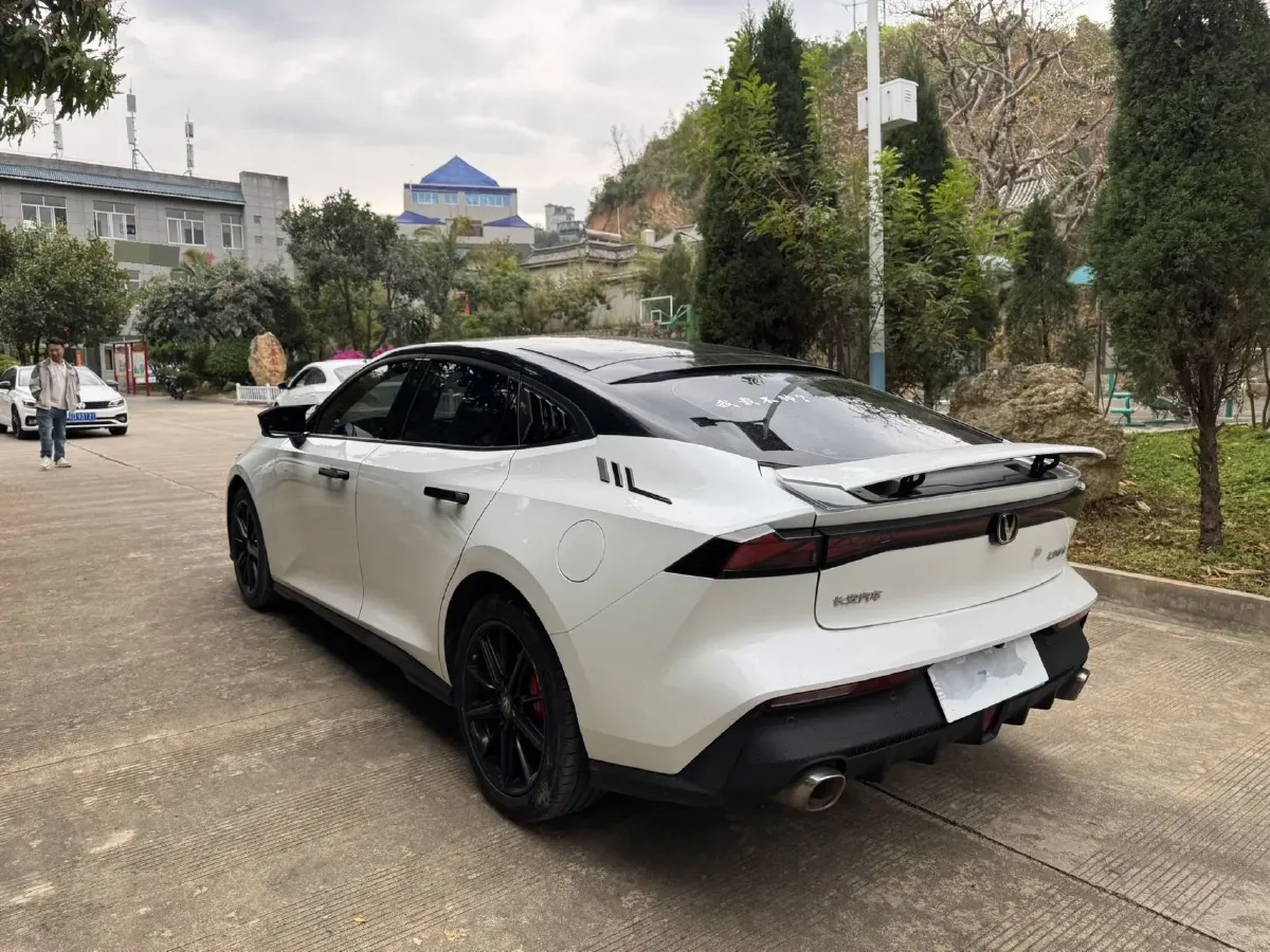 2023 ChangAn UNI-V 1.5T 188HP L4 7DCT,autocango,china used car exporter,china ev exporter,chinese used car exporter,chinese used ev exporter