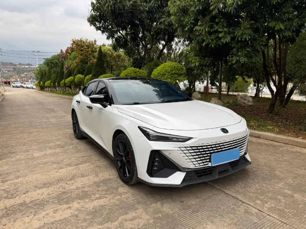 2023 ChangAn UNI-V 1.5T 188HP L4 7DCT,autocango,china used car exporter,china ev exporter,chinese used car exporter,chinese used ev exporter