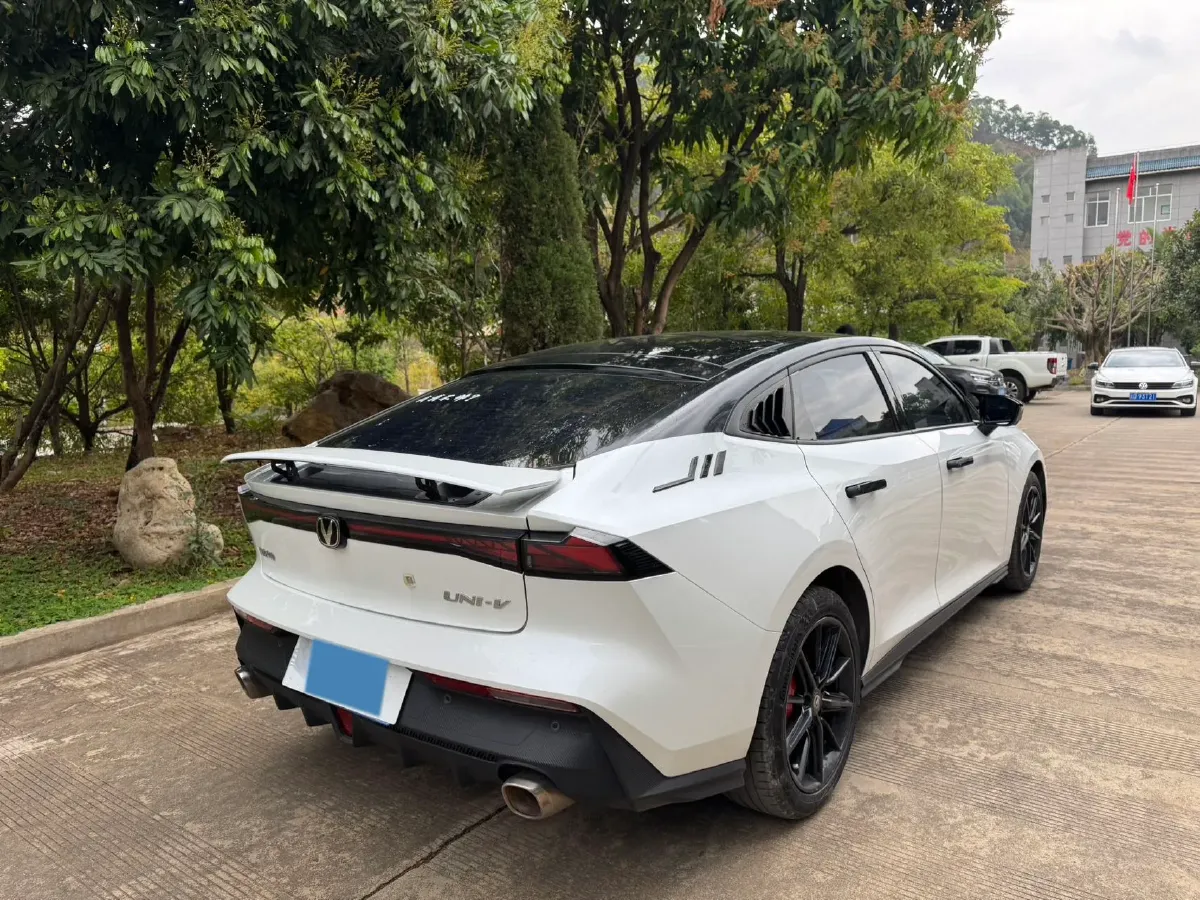 2023 ChangAn UNI-V 1.5T 188HP L4 7DCT,autocango,china used car exporter,china ev exporter,chinese used car exporter,chinese used ev exporter