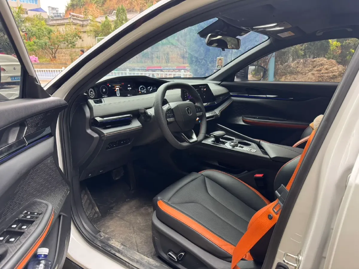 2023 ChangAn UNI-V 1.5T 188HP L4 7DCT,autocango,china used car exporter,china ev exporter,chinese used car exporter,chinese used ev exporter