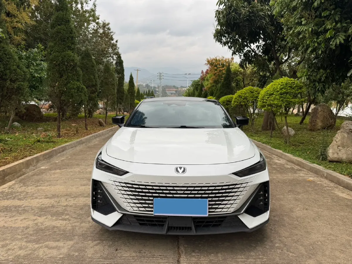2023 ChangAn UNI-V 1.5T 188HP L4 7DCT,autocango,china used car exporter,china ev exporter,chinese used car exporter,chinese used ev exporter