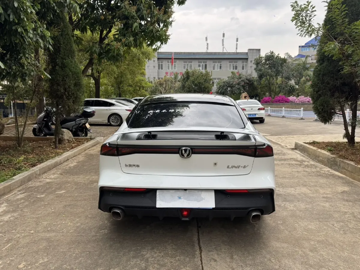 2023 ChangAn UNI-V 1.5T 188HP L4 7DCT,autocango,china used car exporter,china ev exporter,chinese used car exporter,chinese used ev exporter