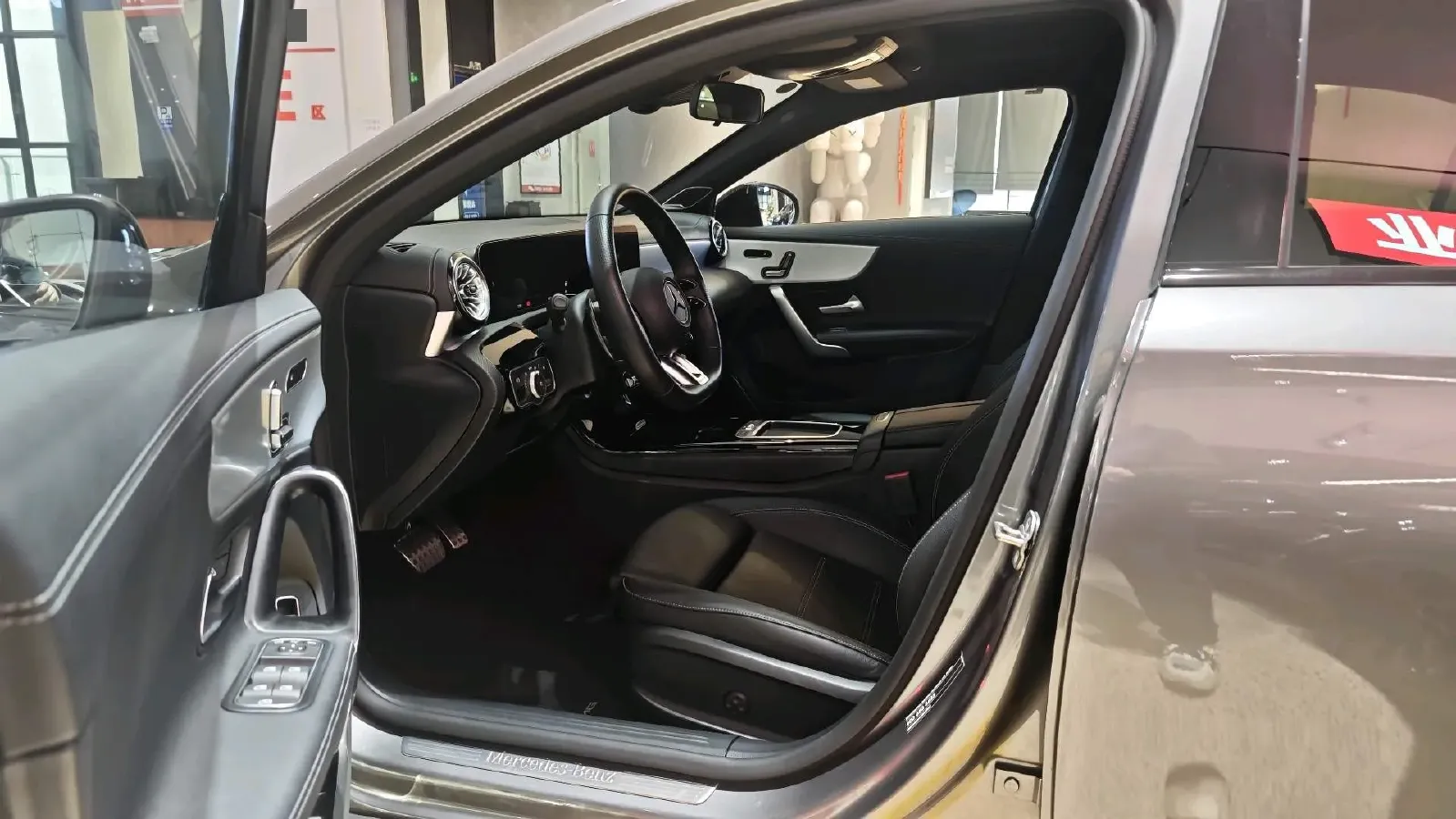 2025 Mercedes-Benz A AMG 2.0T 306HP L4 8DCT,autocango,china used car exporter,china ev exporter,chinese used car exporter,chinese used ev exporter