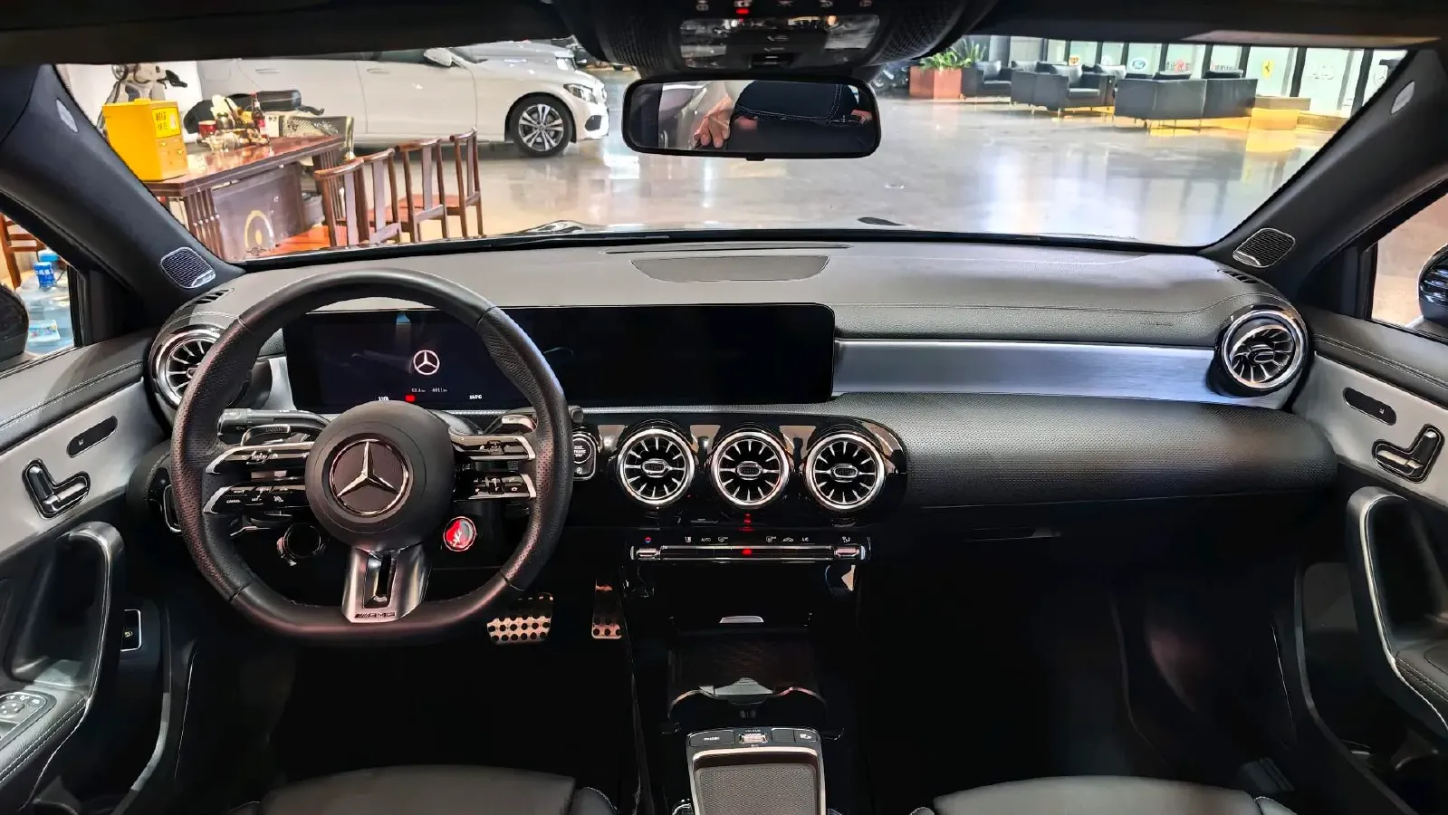 2025 Mercedes-Benz A AMG 2.0T 306HP L4 8DCT,autocango,china used car exporter,china ev exporter,chinese used car exporter,chinese used ev exporter