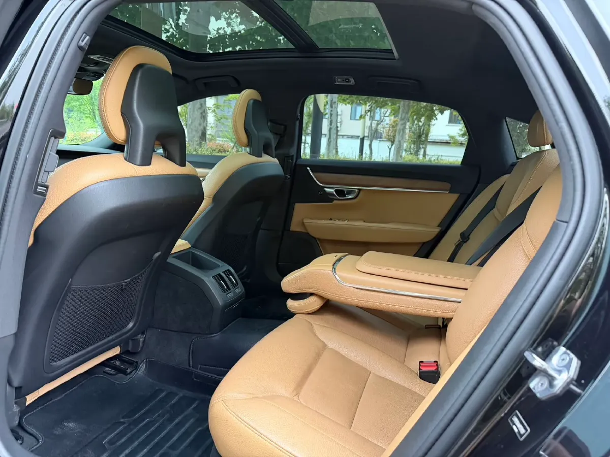 2019 Infiniti Q70 2.0T 211HP L4 7AT,autocango,china used car exporter,china ev exporter,chinese used car exporter,chinese used ev exporter