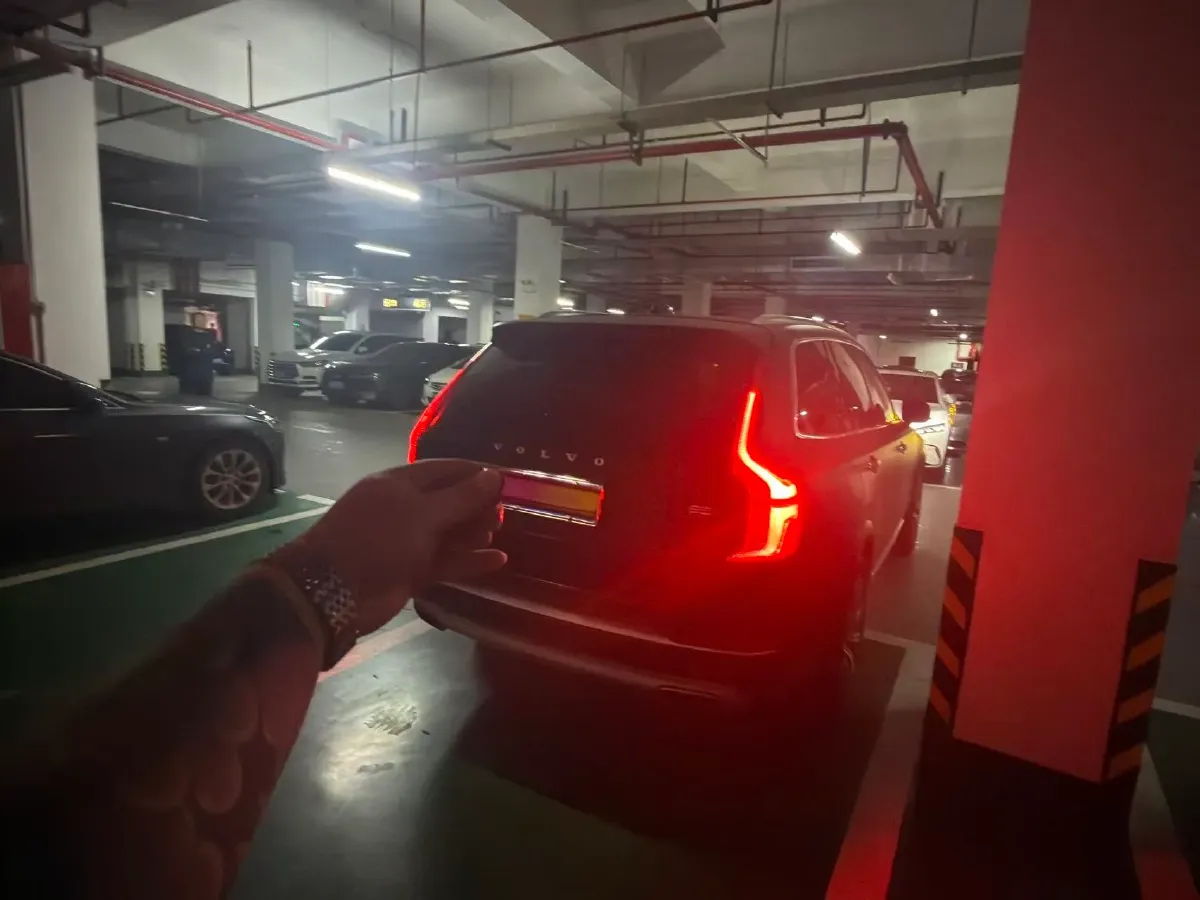 2025 Volvo XC90 2.0T 250HP L4 8AT,autocango,china used car exporter,china ev exporter,chinese used car exporter,chinese used ev exporter