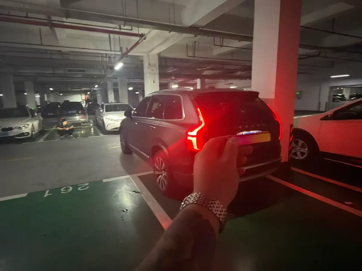 2025 Volvo XC90 2.0T 250HP L4 8AT,autocango,china used car exporter,china ev exporter,chinese used car exporter,chinese used ev exporter