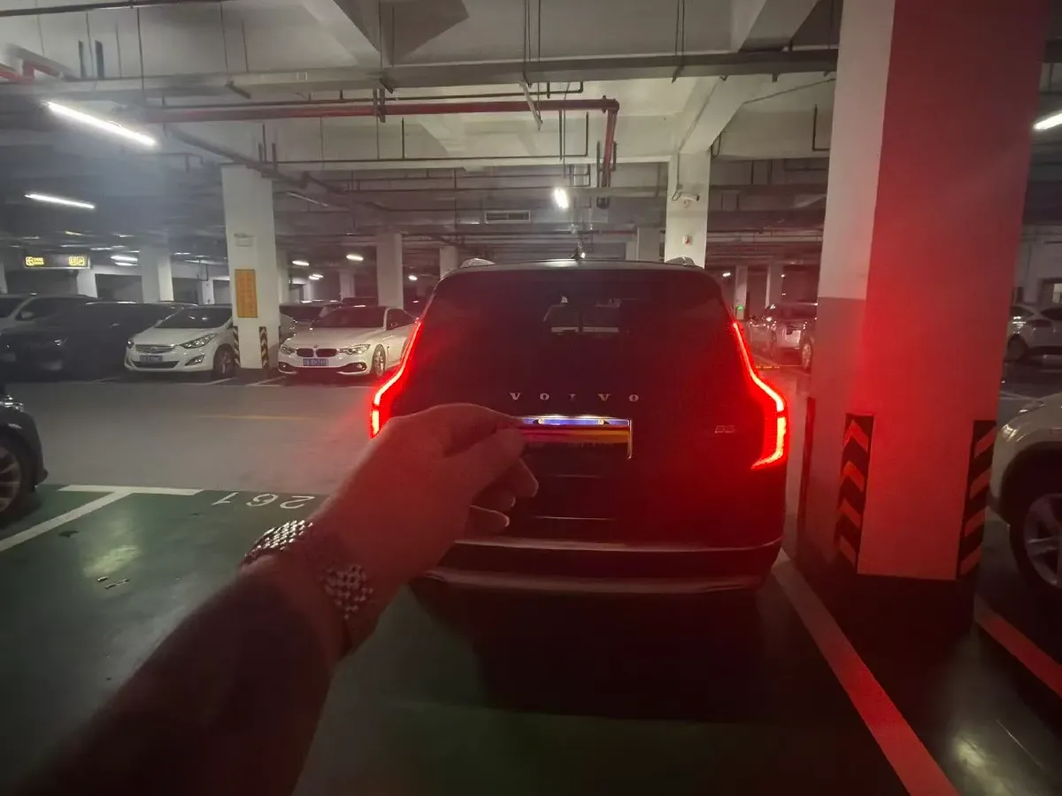 2025 Volvo XC90 2.0T 250HP L4 8AT,autocango,china used car exporter,china ev exporter,chinese used car exporter,chinese used ev exporter