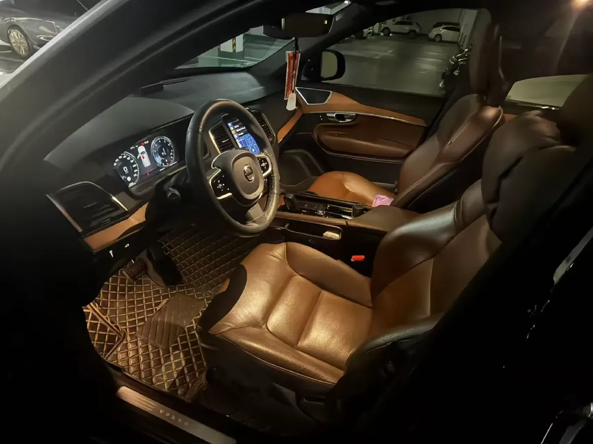 2025 Volvo XC90 2.0T 250HP L4 8AT,autocango,china used car exporter,china ev exporter,chinese used car exporter,chinese used ev exporter
