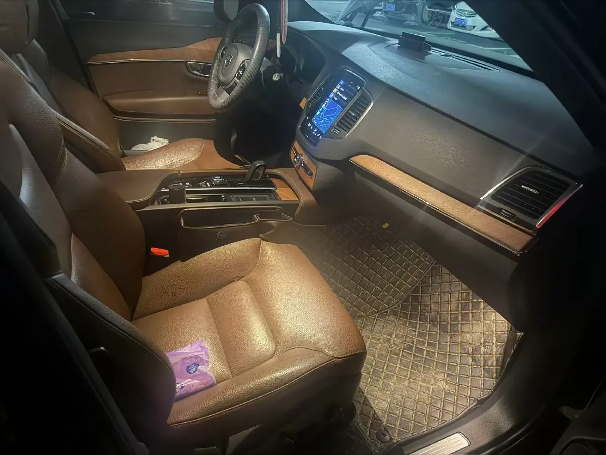 2025 Volvo XC90 2.0T 250HP L4 8AT,autocango,china used car exporter,china ev exporter,chinese used car exporter,chinese used ev exporter