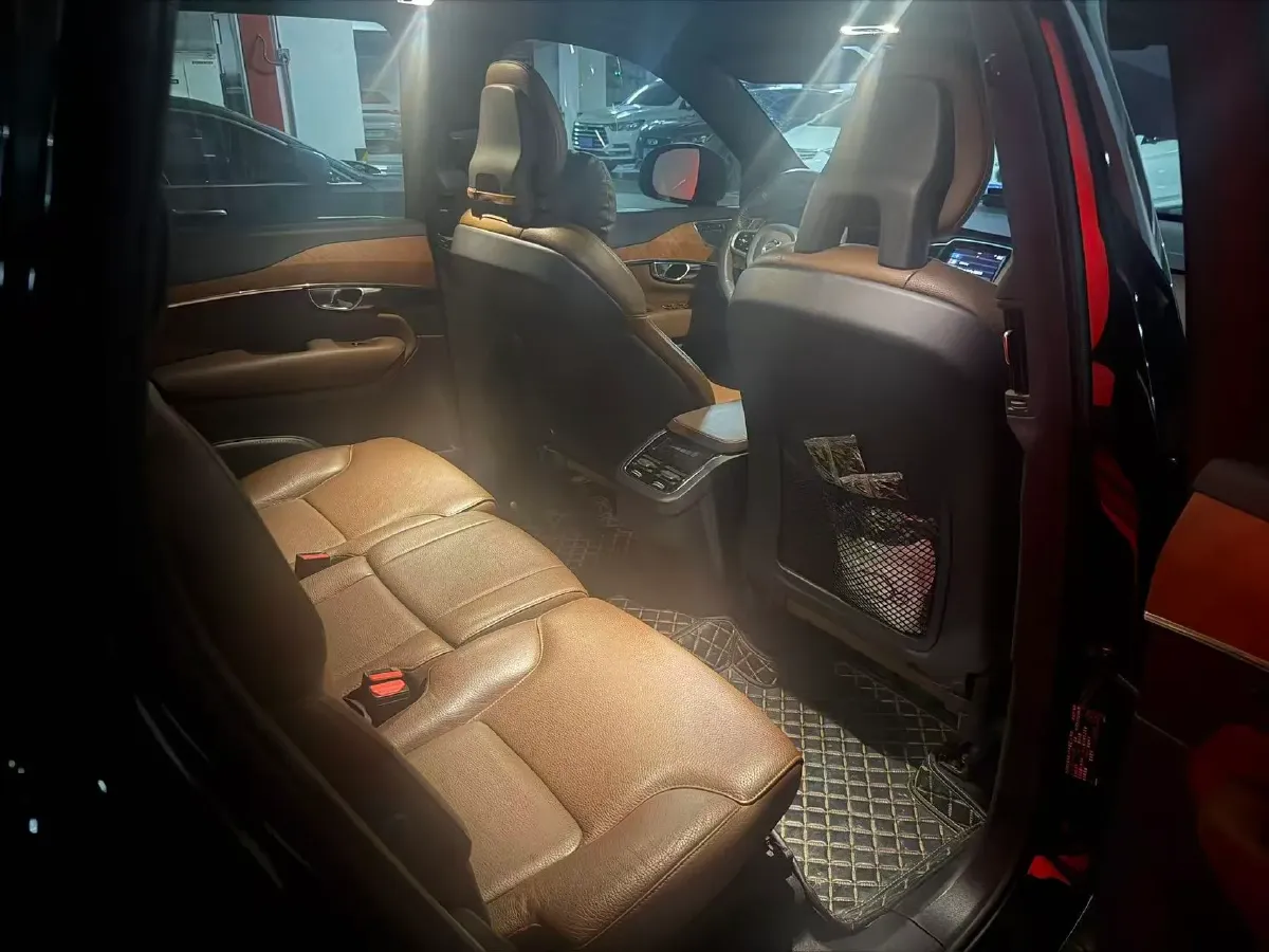 2025 Volvo XC90 2.0T 250HP L4 8AT,autocango,china used car exporter,china ev exporter,chinese used car exporter,chinese used ev exporter
